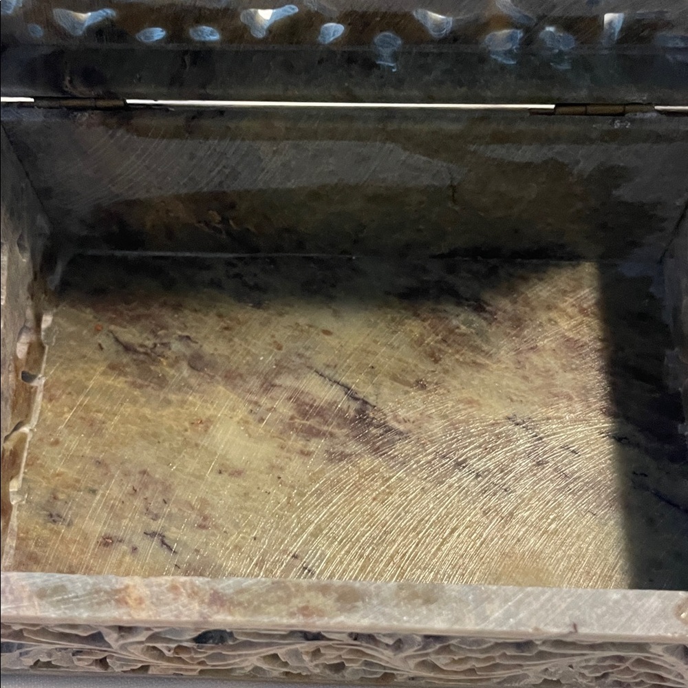 Intricately Carved natural soap Stone Box hand carved by Indian artisans - Picture 3 of 8